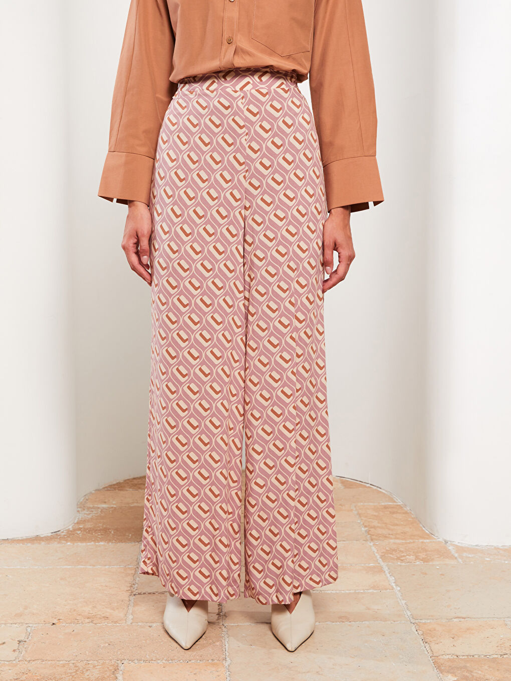 Pembe Beli Lastikli Standart Fit Desenli Viskon Kadın Pantolon-3