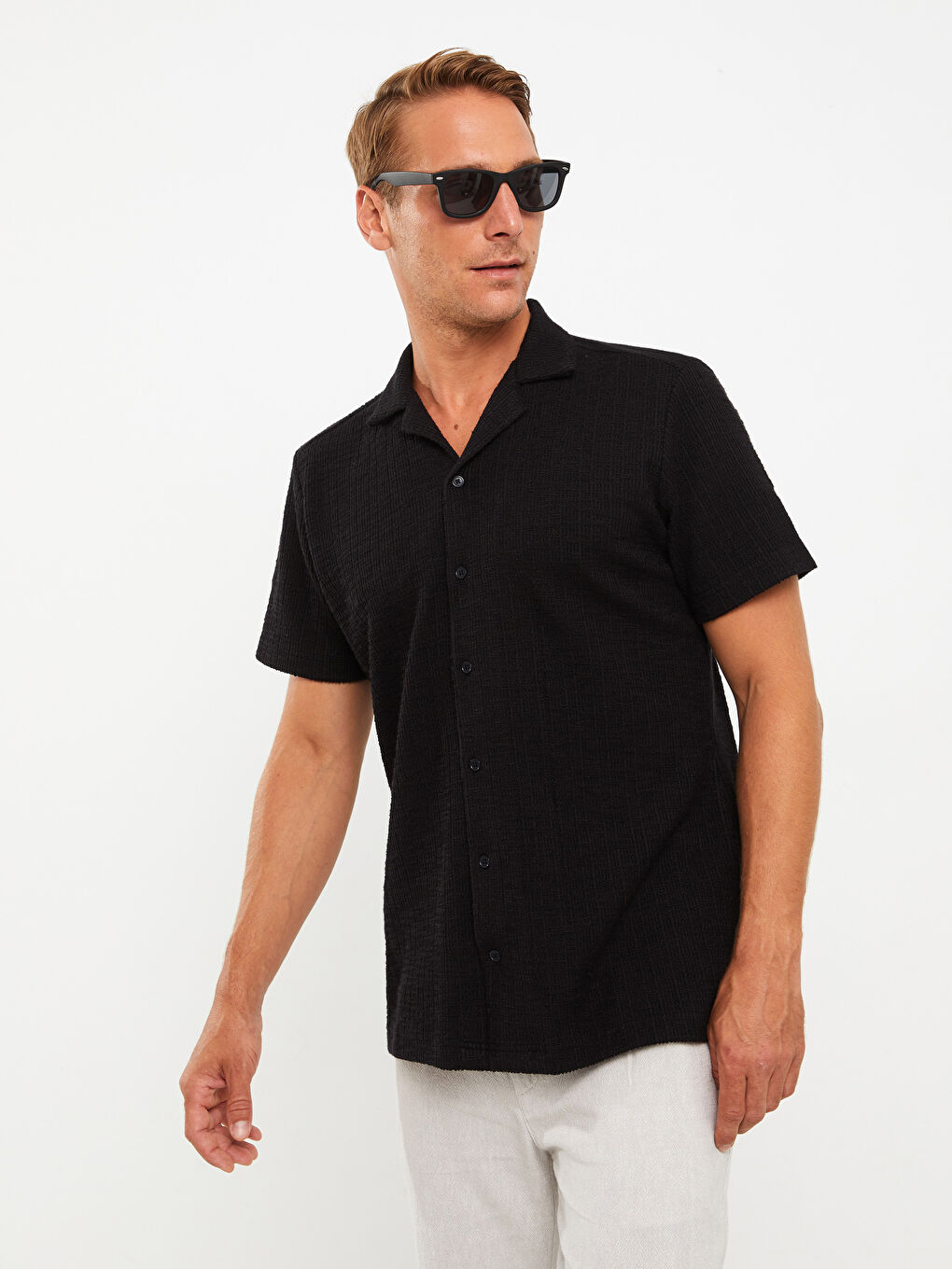 Siyah Standart Kalıp Resort Yaka Kısa Kollu Erkek Gömlek