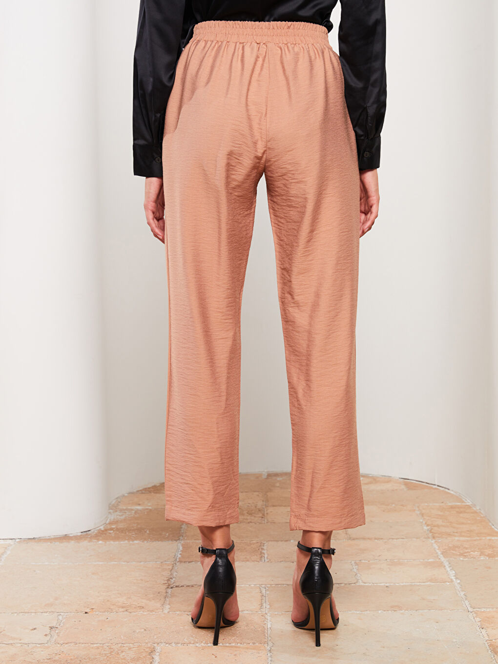 Kahverengi Rahat Kalıp Düz Cep Detaylı Kadın Pantolon-4