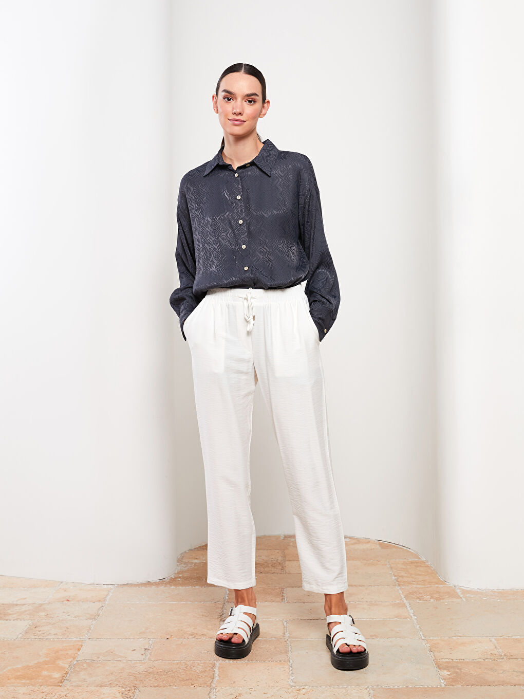 Ekru Rahat Kalıp Düz Cep Detaylı Kadın Pantolon