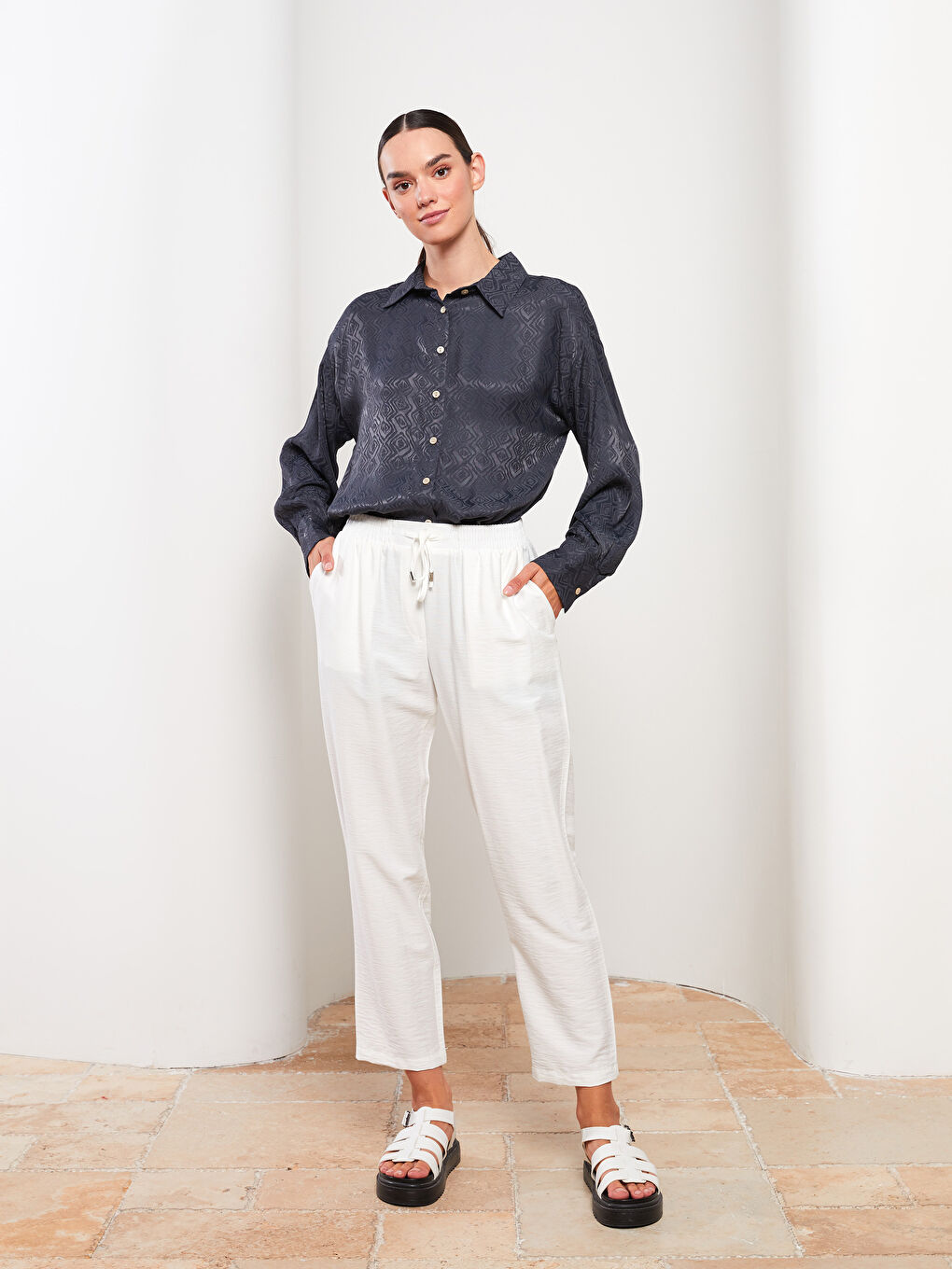 Ekru Rahat Kalıp Düz Cep Detaylı Kadın Pantolon-1