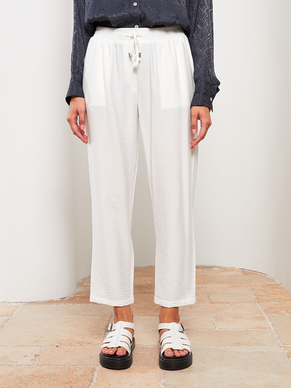 Ekru Rahat Kalıp Düz Cep Detaylı Kadın Pantolon-3