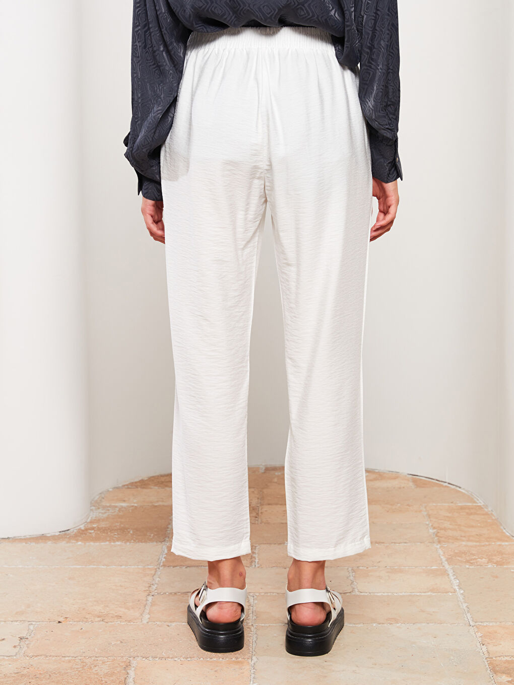 Ekru Rahat Kalıp Düz Cep Detaylı Kadın Pantolon-4