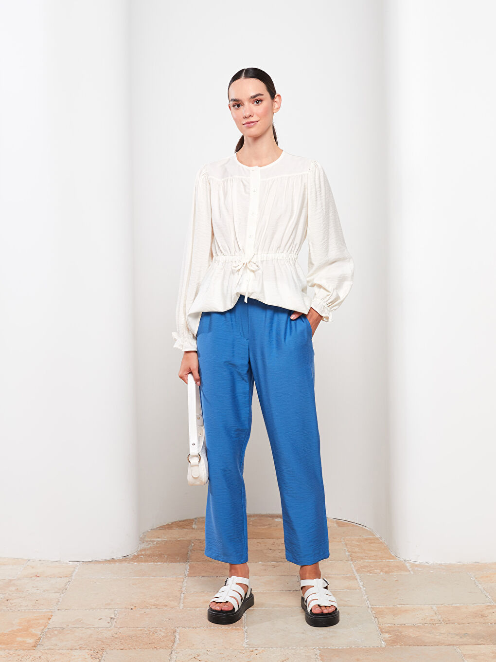 Mavi Rahat Kalıp Düz Cep Detaylı Kadın Pantolon