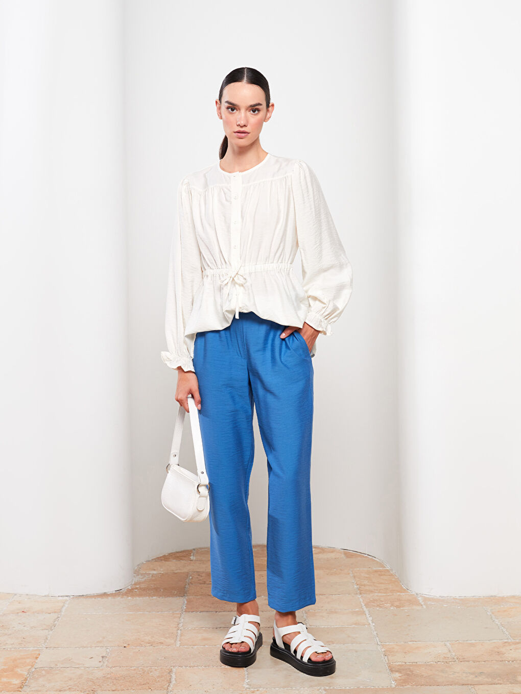 Mavi Rahat Kalıp Düz Cep Detaylı Kadın Pantolon-1