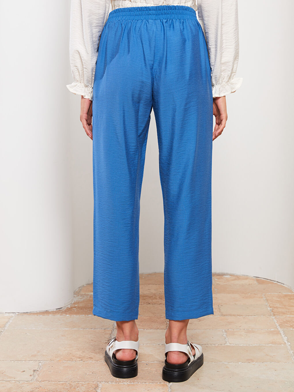 Mavi Rahat Kalıp Düz Cep Detaylı Kadın Pantolon-4