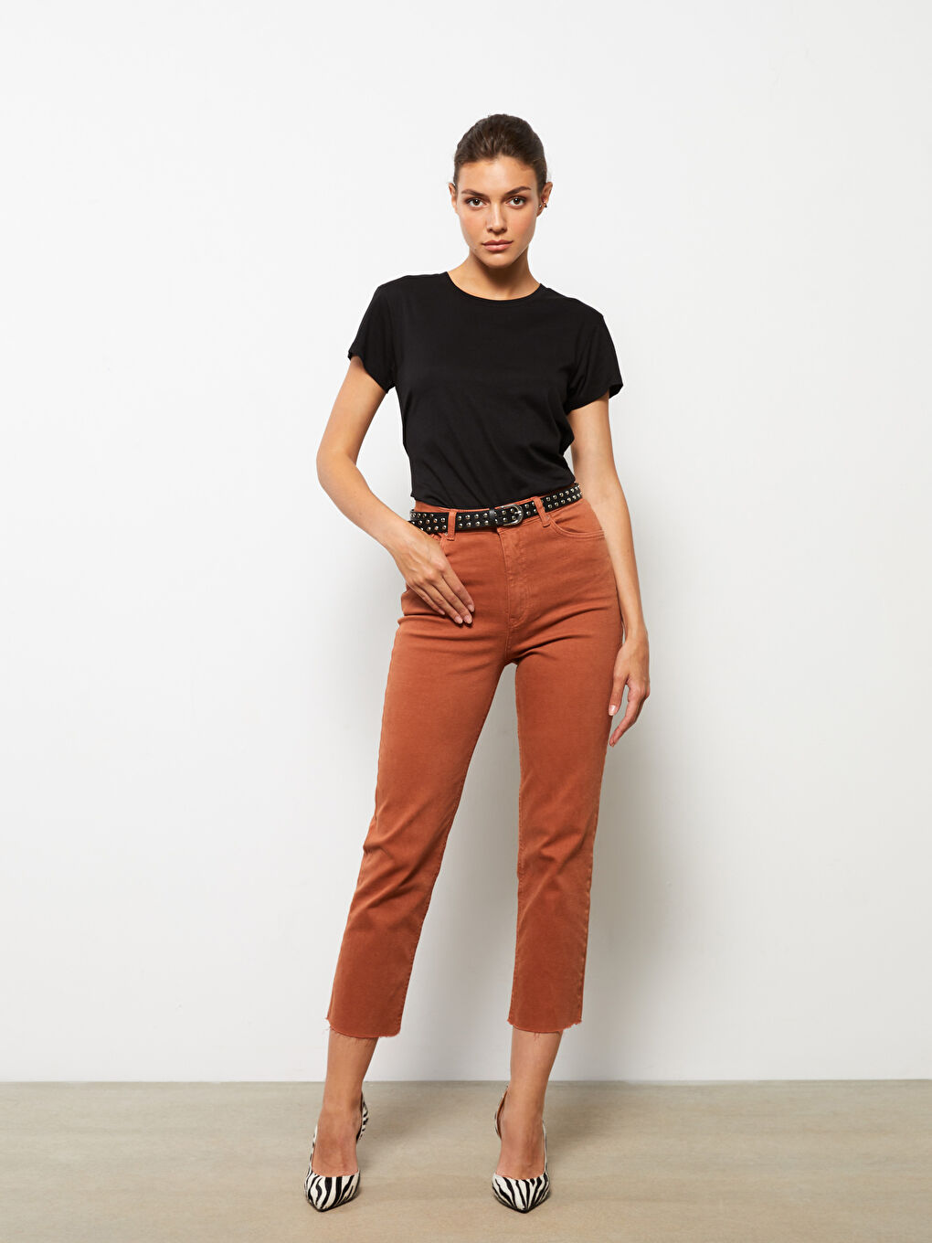 تي شيرت قطن ياقة دائرية مستقيم كم قصير للسيدات