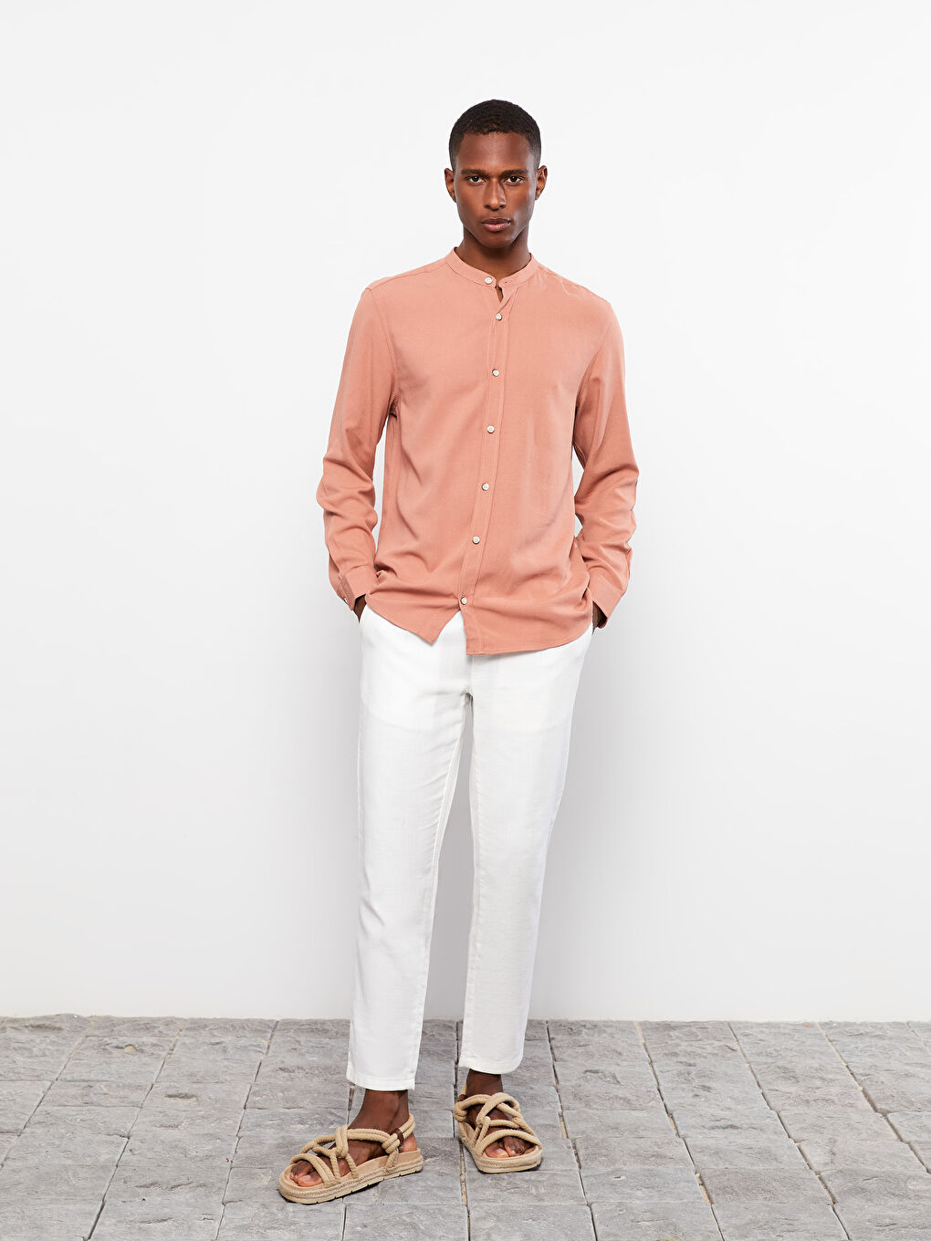 Kahverengi Regular Fit Hakim Yaka Uzun Kollu Poplin Erkek Gömlek