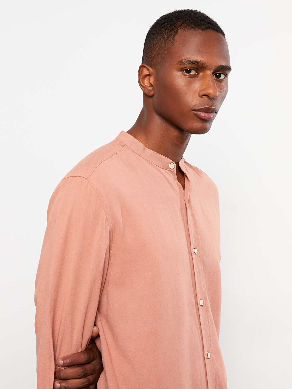 Kahverengi Regular Fit Hakim Yaka Uzun Kollu Poplin Erkek Gömlek-2