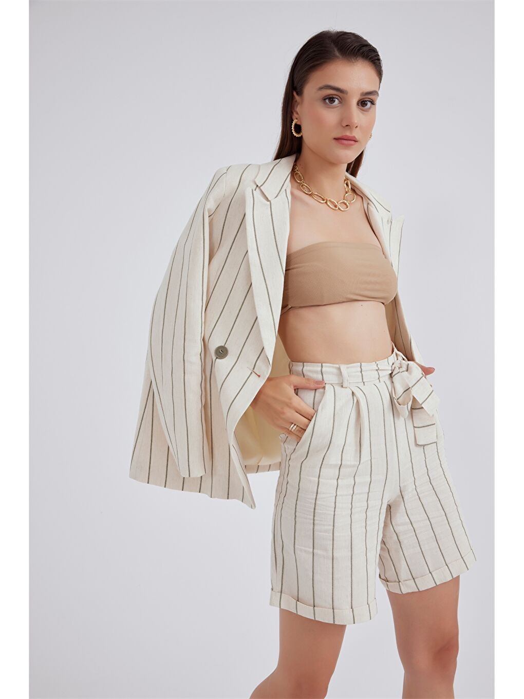 Yeşil Standart Fit Çizgili Viskon Kadın Şort