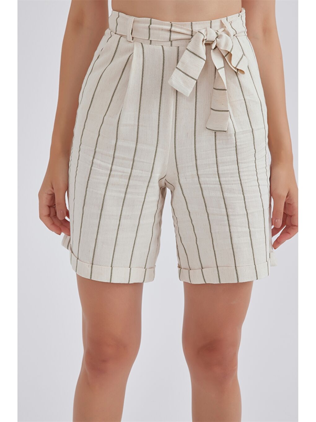 Yeşil Standart Fit Çizgili Viskon Kadın Şort-1