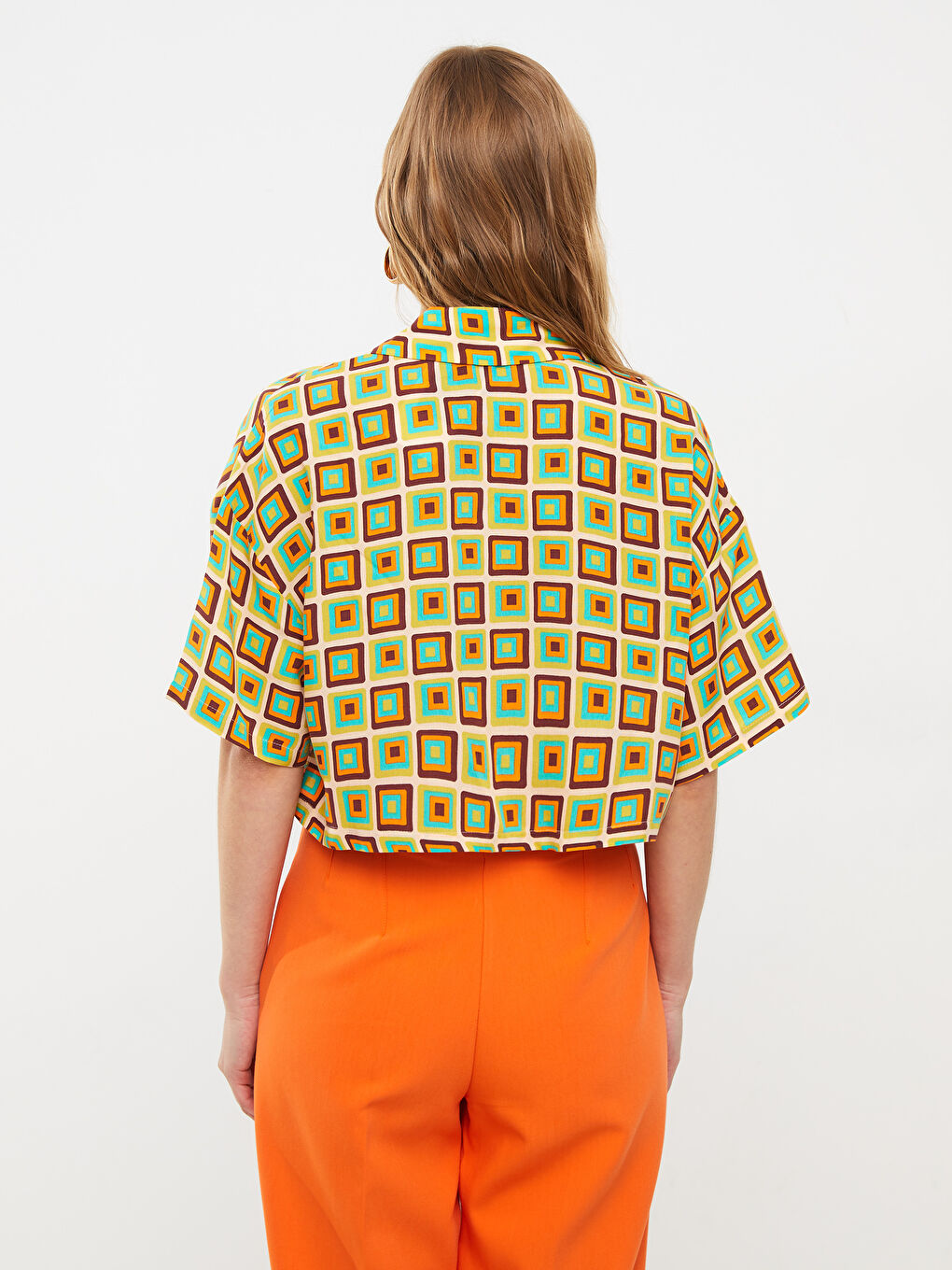 Bej Önden Düğme Kapamalı Desenli Kısa Kollu Viskon Kadın Gömlek-3