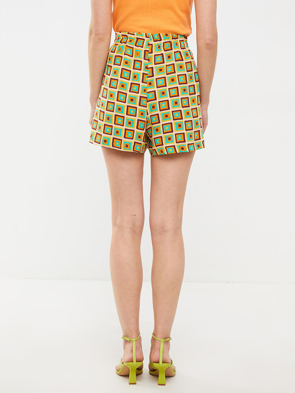 Bej Beli Lastikli Desenli Viskon Kadın Şort-4