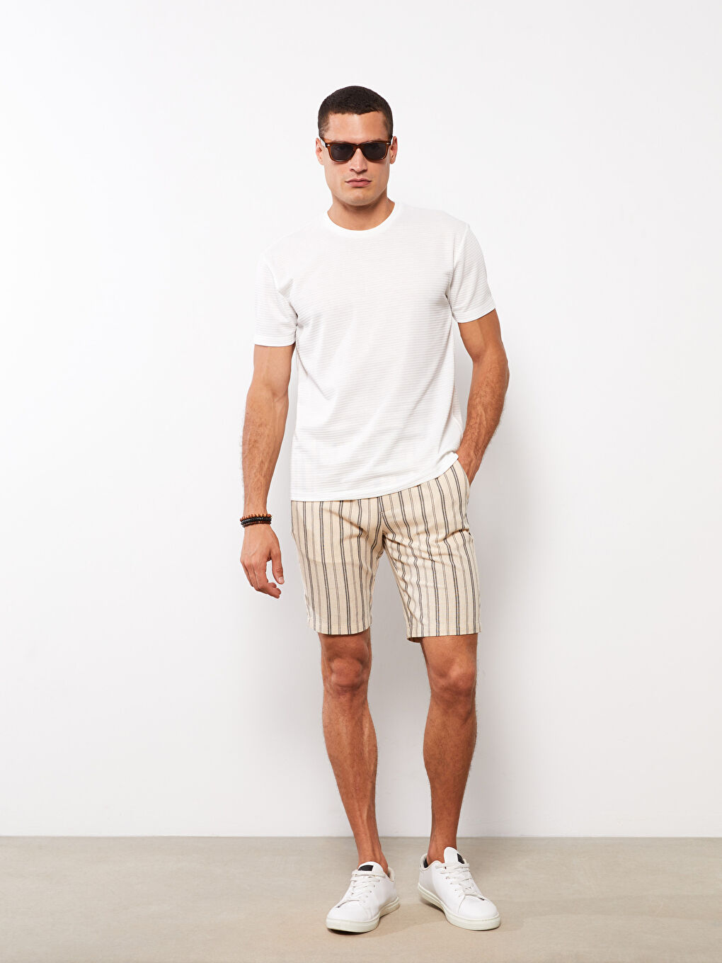 Ekru Bisiklet Yaka Kısa Kollu Erkek Tişört