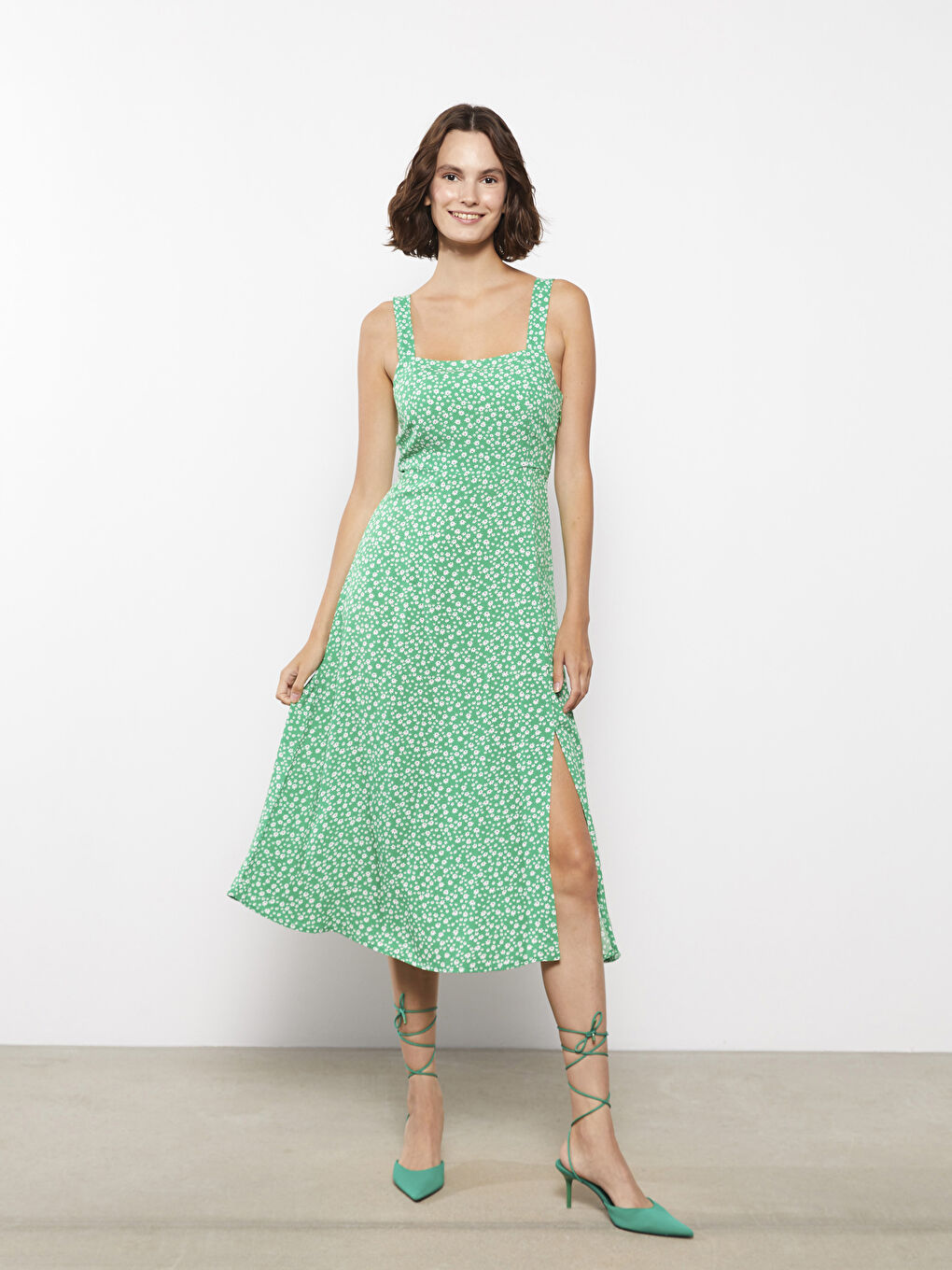 Yeşil Kare Yaka Desenli Askılı Viskon Kadın Elbise