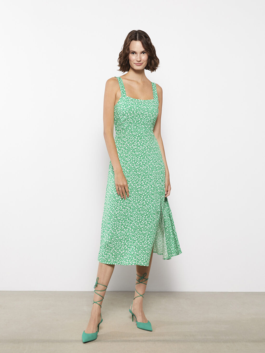 Yeşil Kare Yaka Desenli Askılı Viskon Kadın Elbise-1