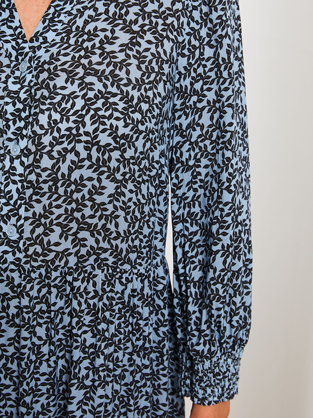 Mavi V Yaka Desenli Uzun Kollu Viskon Kadın Elbise-3