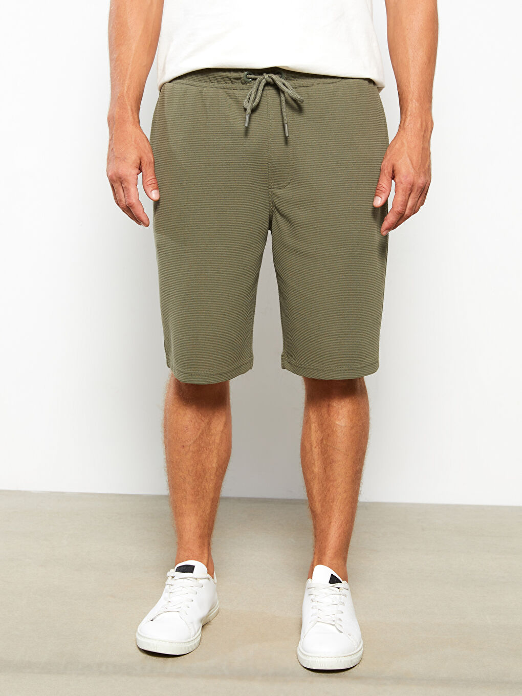 Haki Standart Kalıp Beli Lastikli Erkek Şort-2