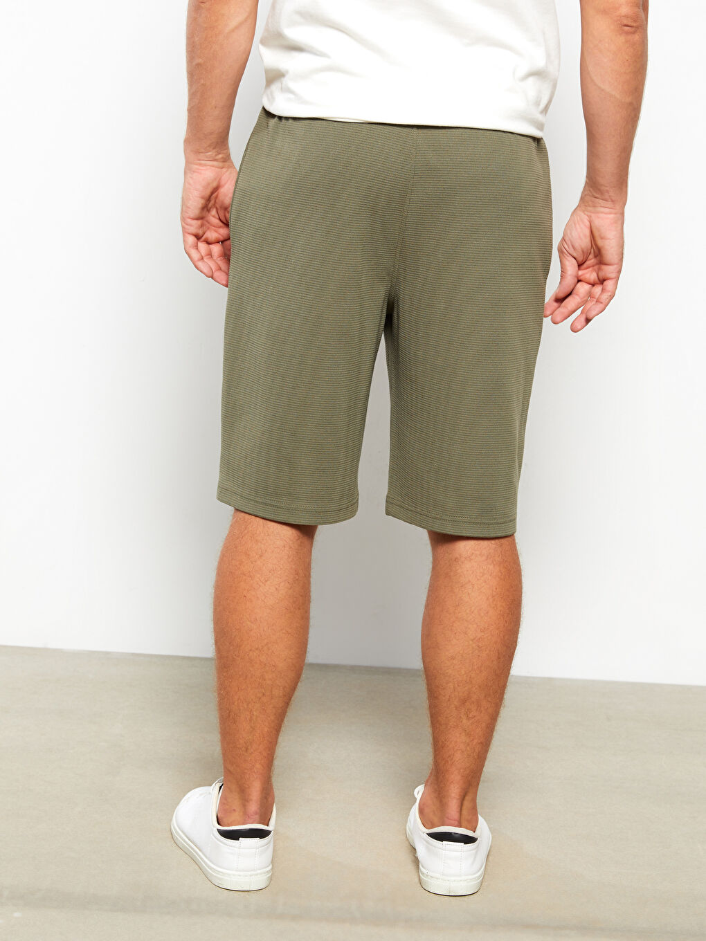 Haki Standart Kalıp Beli Lastikli Erkek Şort-4