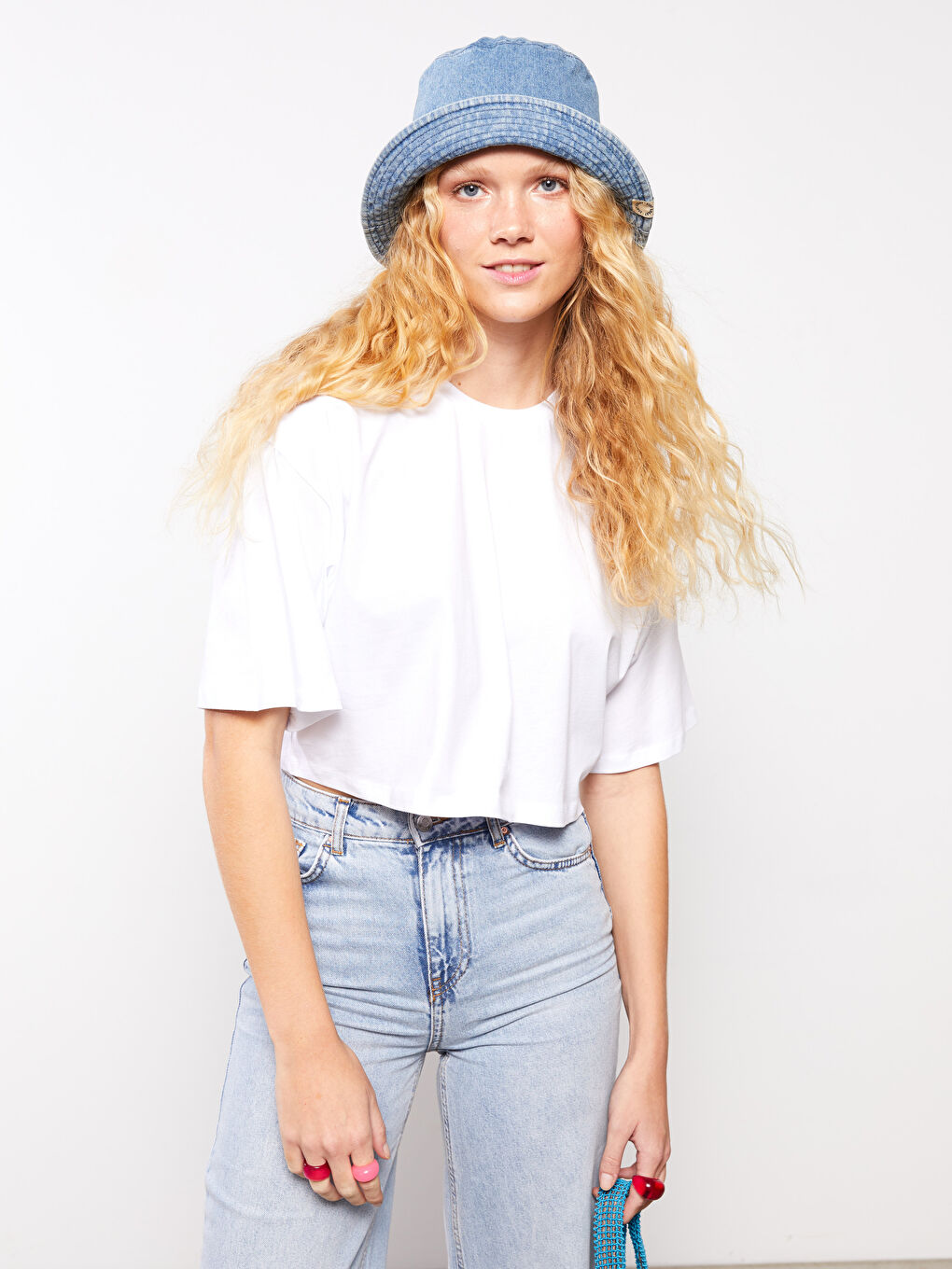 Beyaz Bisiklet Yaka Düz Kısa Kollu Crop Pamuklu Kadın Tişört