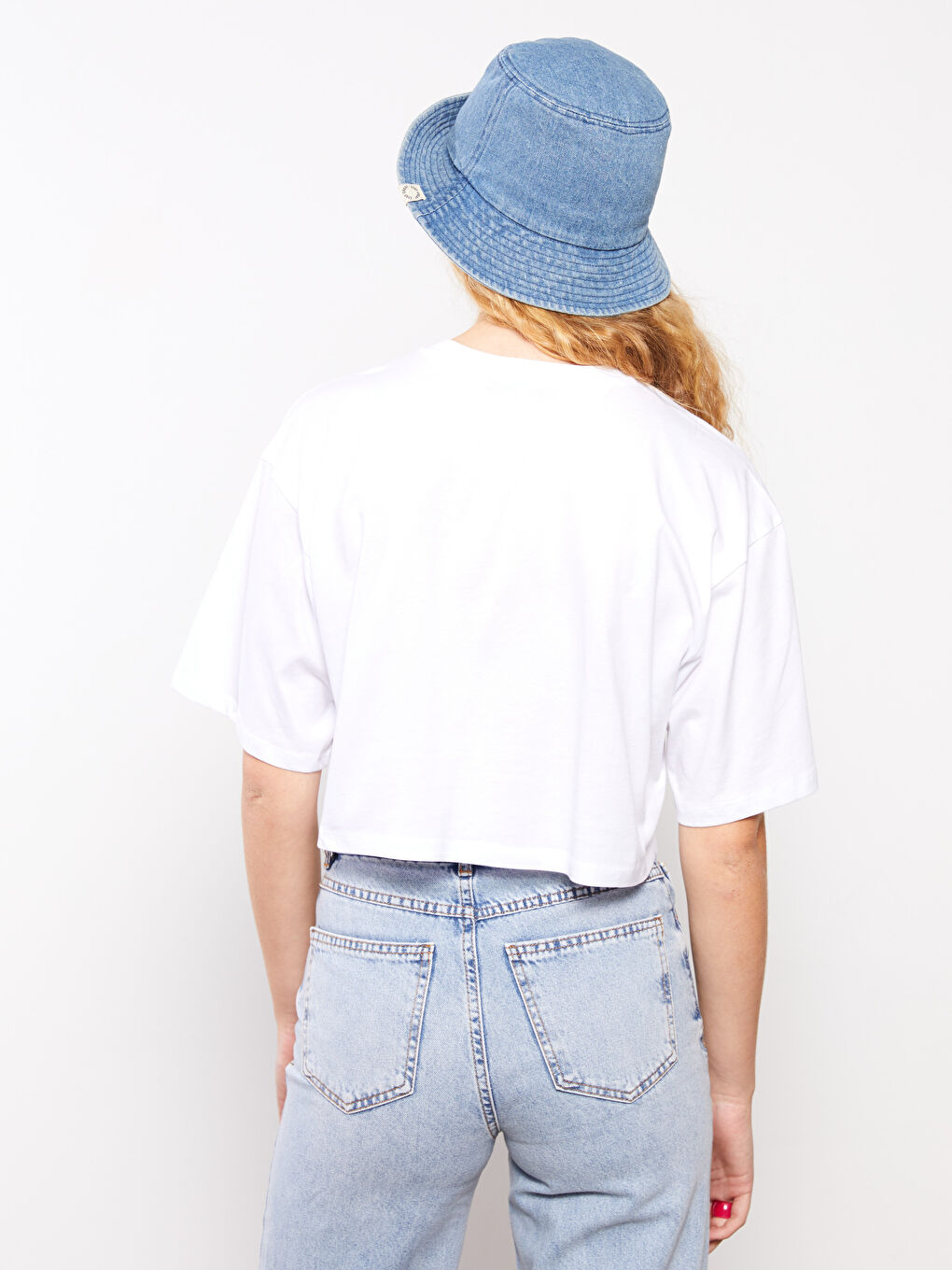 Beyaz Bisiklet Yaka Düz Kısa Kollu Crop Pamuklu Kadın Tişört-3
