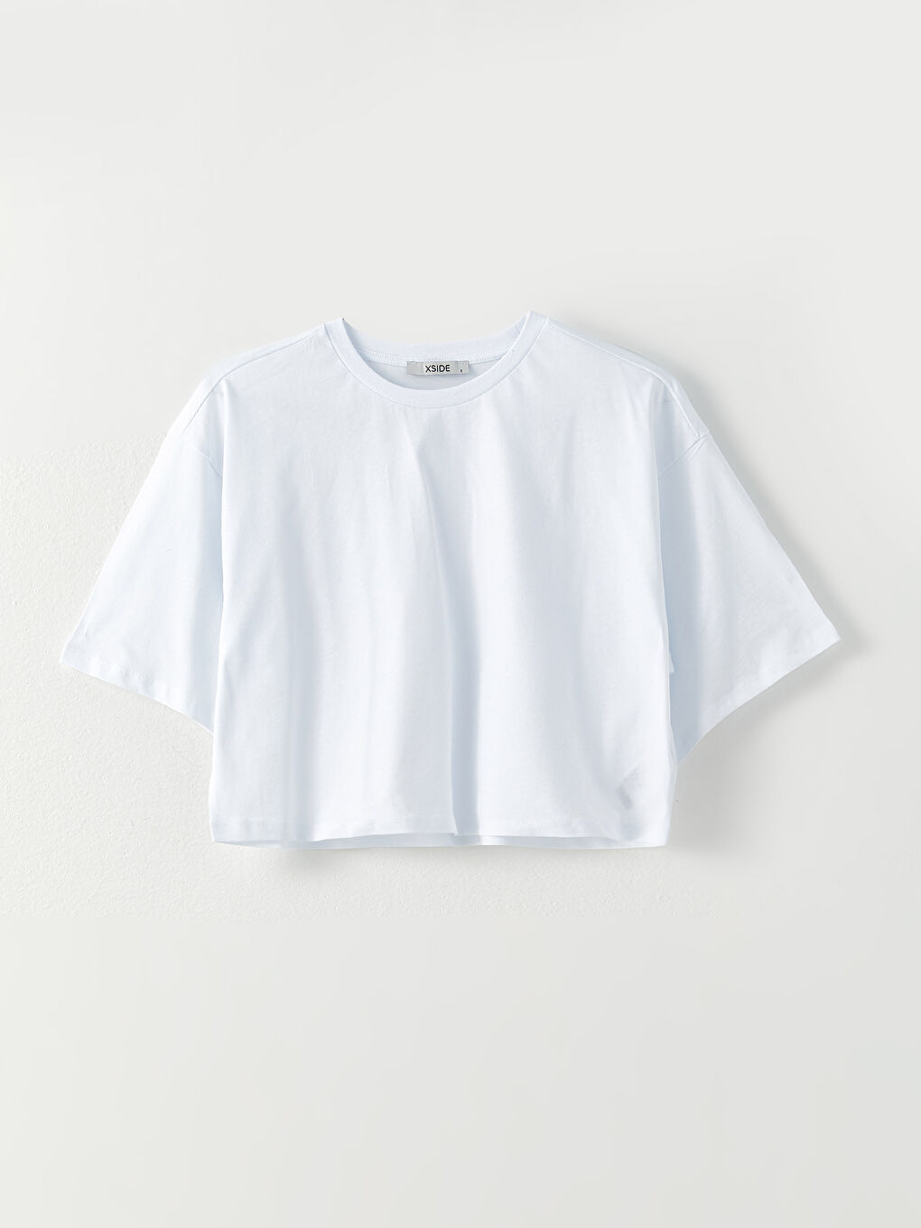 Beyaz Bisiklet Yaka Düz Kısa Kollu Crop Pamuklu Kadın Tişört-4
