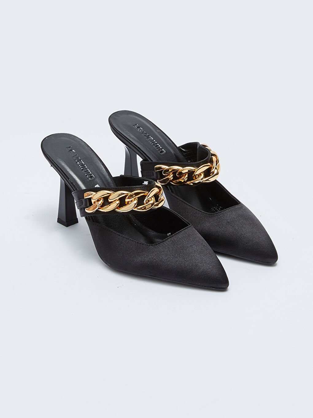 Siyah Zincir Detaylı Sivri Burun Kadın Topuklu Terlik