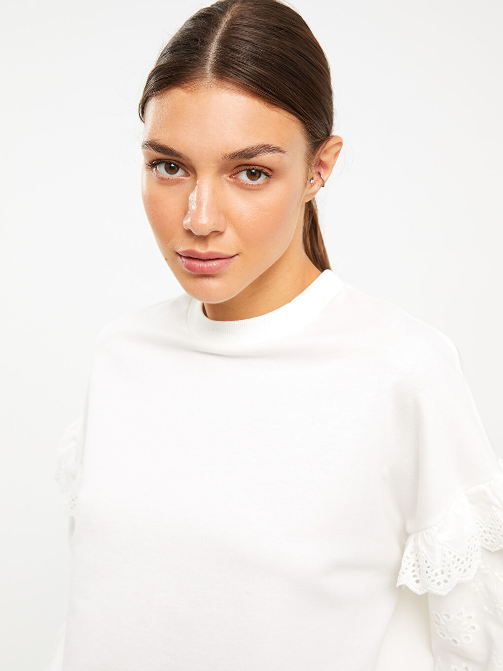 Beyaz Bisiklet Yaka Nakışlı Uzun Kollu Oversize Kadın Sweatshirt Tunik-3