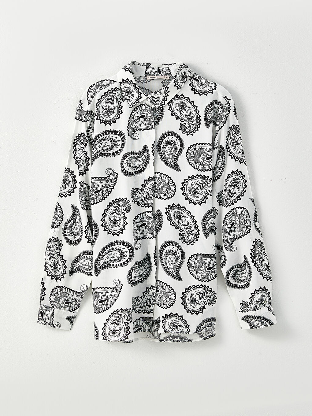 Beyaz Önden Düğme Kapamalı Desenli Uzun Kollu Viskon Kadın Gömlek-5