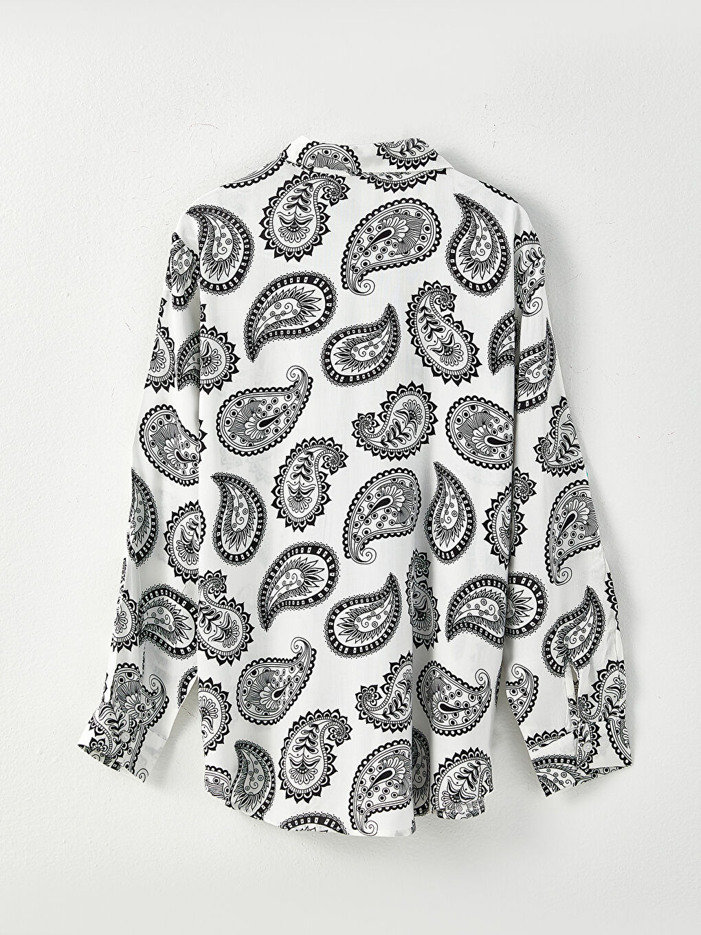 Beyaz Önden Düğme Kapamalı Desenli Uzun Kollu Viskon Kadın Gömlek-6