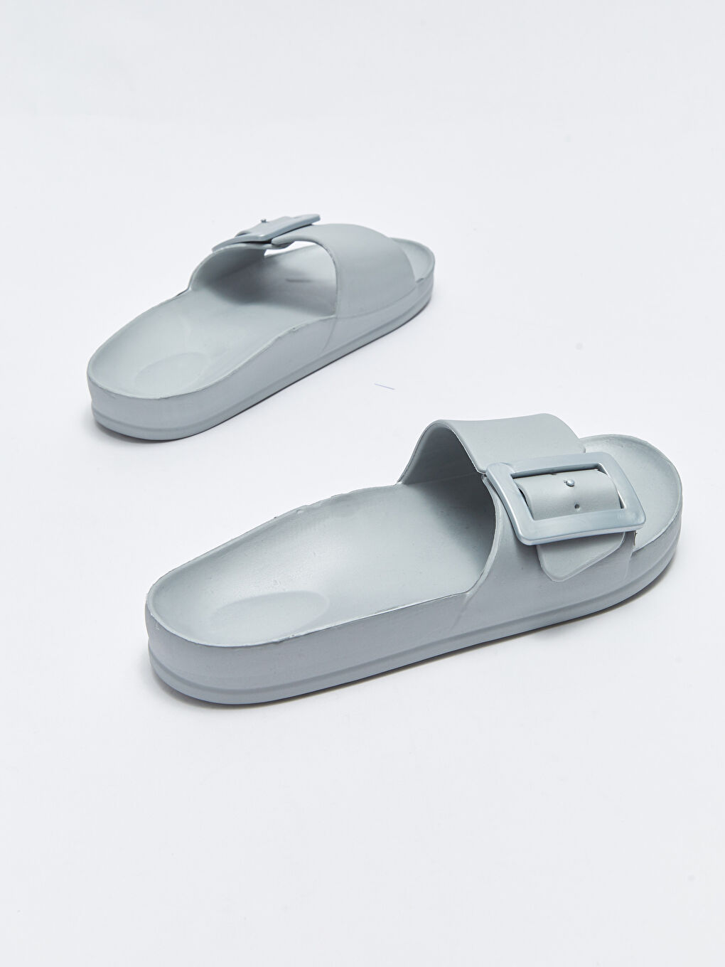 Gri Tek Bantlı Toka Detaylı Kadın Terlik-4