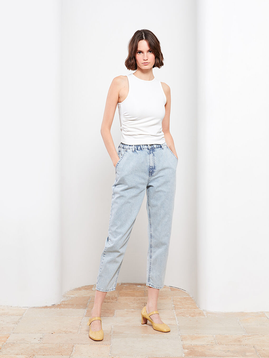 Beyaz Kadın Bisiklet Yaka Düz Atlet-2