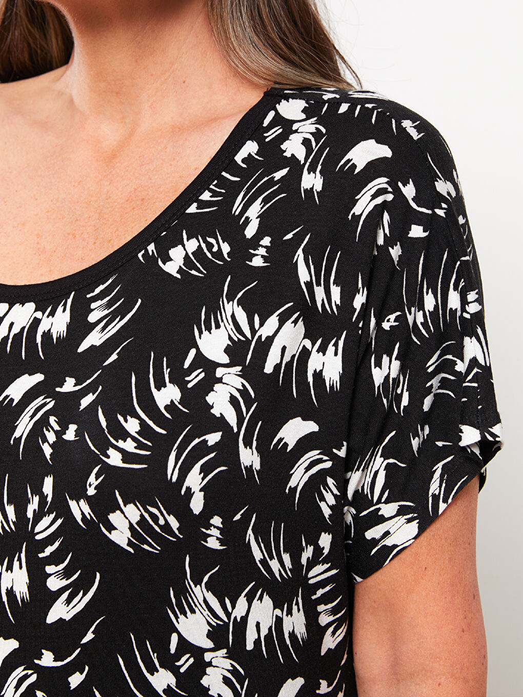 Ekru Bisiklet Yaka Desenli Kısa Kollu Kadın Elbise-3