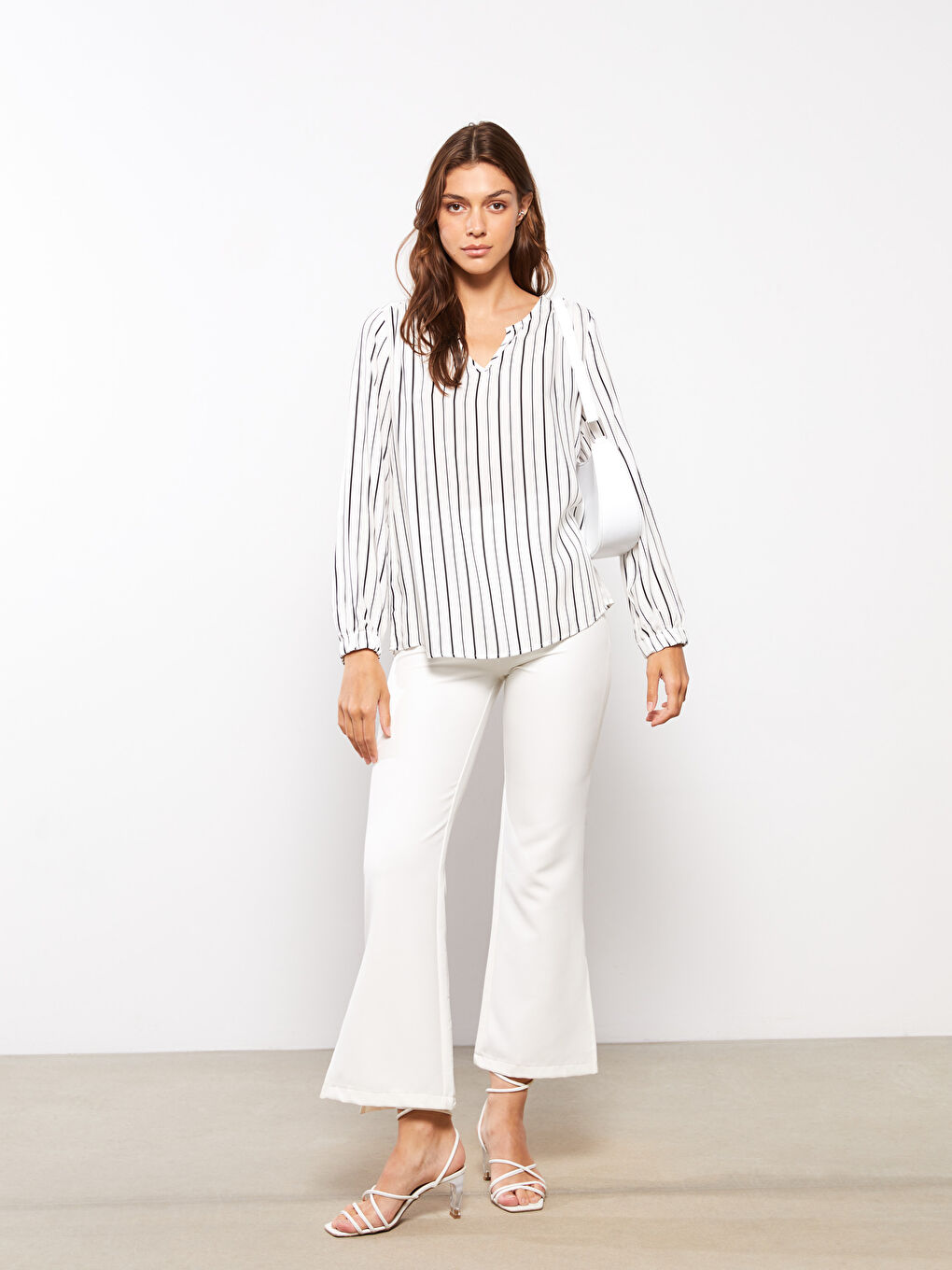 Beyaz Kaçık Yaka Çizgili Uzun Kollu Viskon Kadın Bluz-1