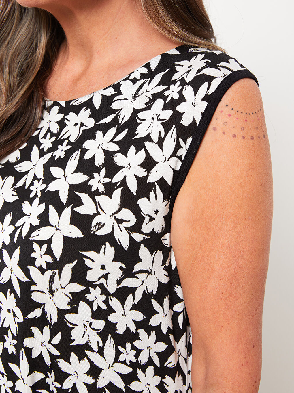 Siyah Kadın Bisiklet Yaka Desenli Kolsuz Elbise-3