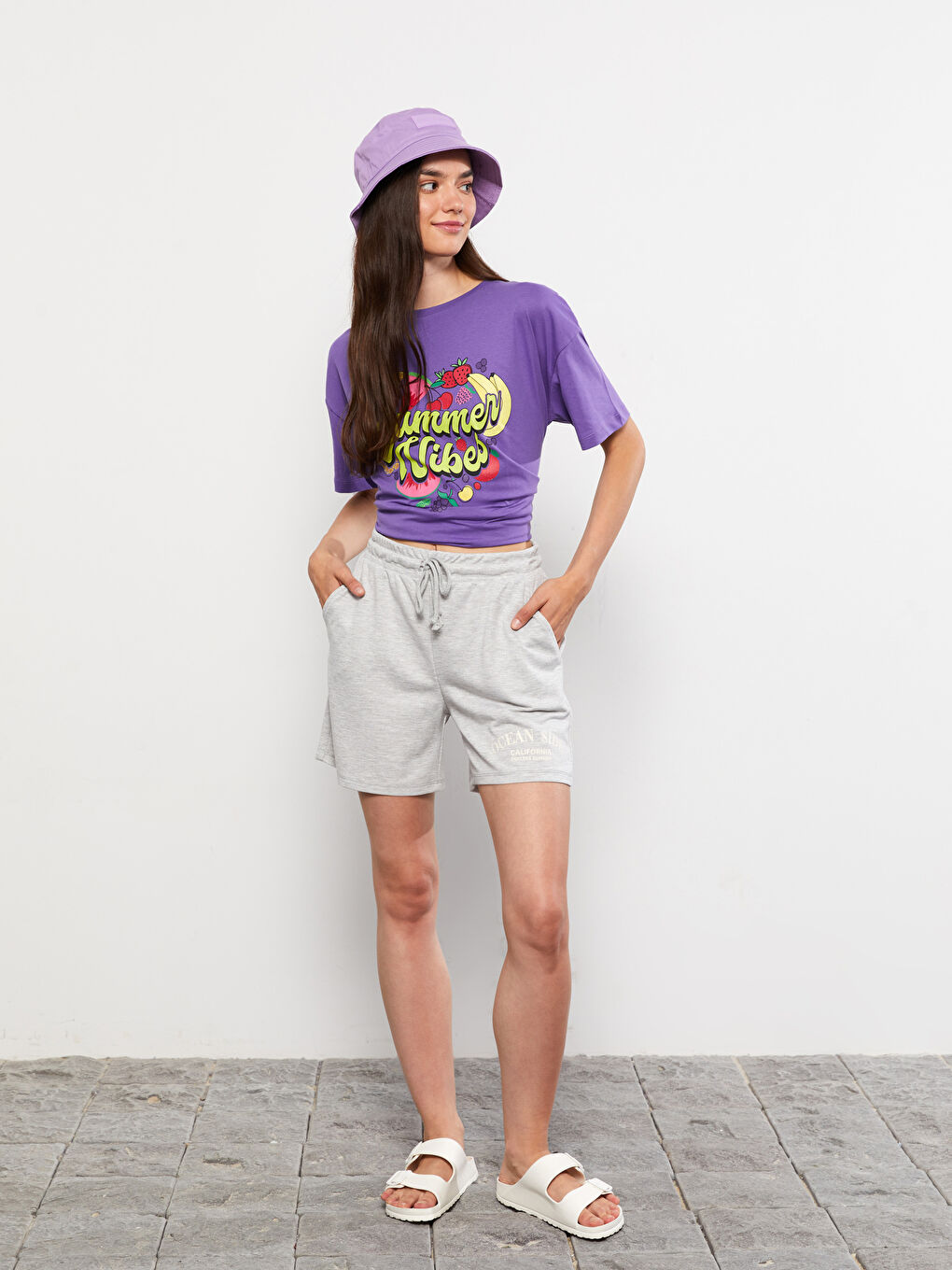 Gri Beli Lastikli Baskılı Kadın Şort-1