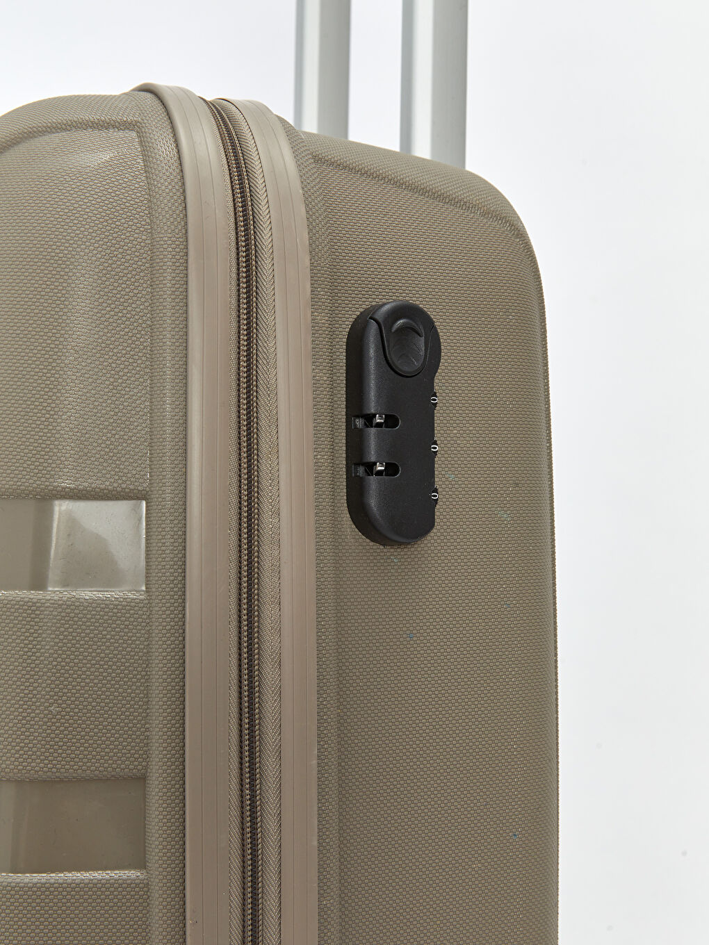 Kahverengi Kilit Detaylı Çekme Mekanizmalı Orta Boy Valiz-3