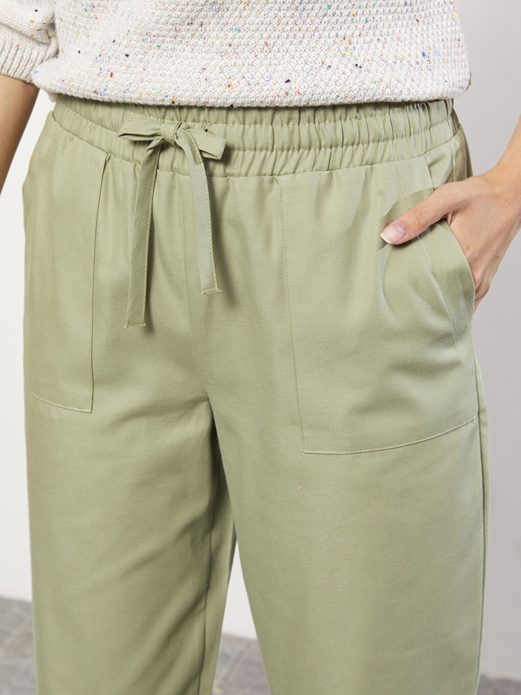 Yeşil Beli Lastikli Düz Gabardin Kadın Pantolon-3
