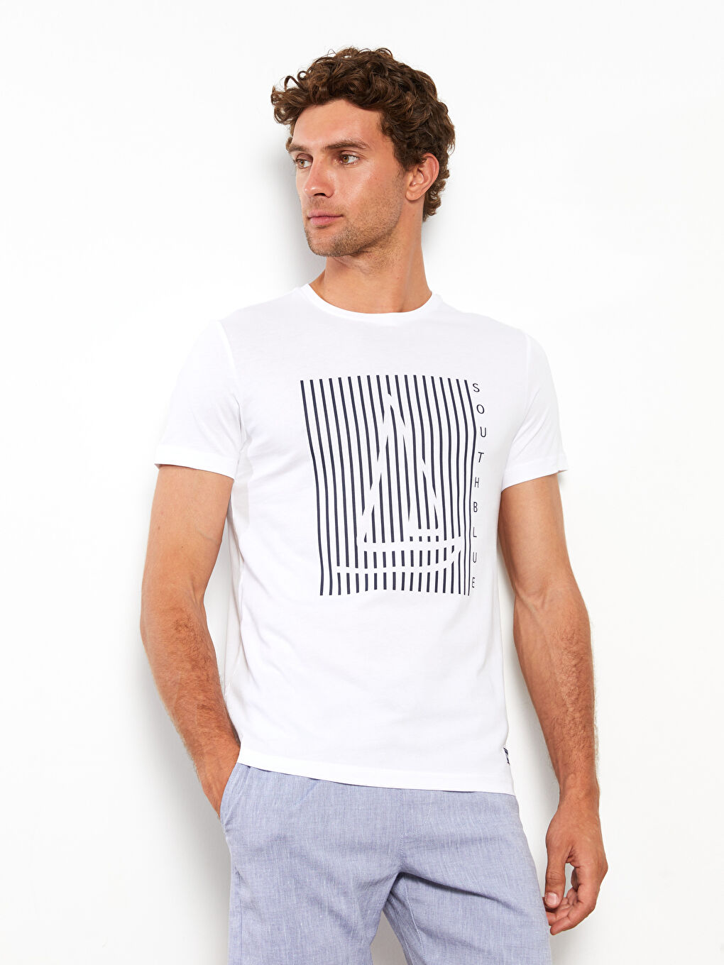 Beyaz Bisiklet Yaka Kısa Kollu Baskılı Erkek Tişört