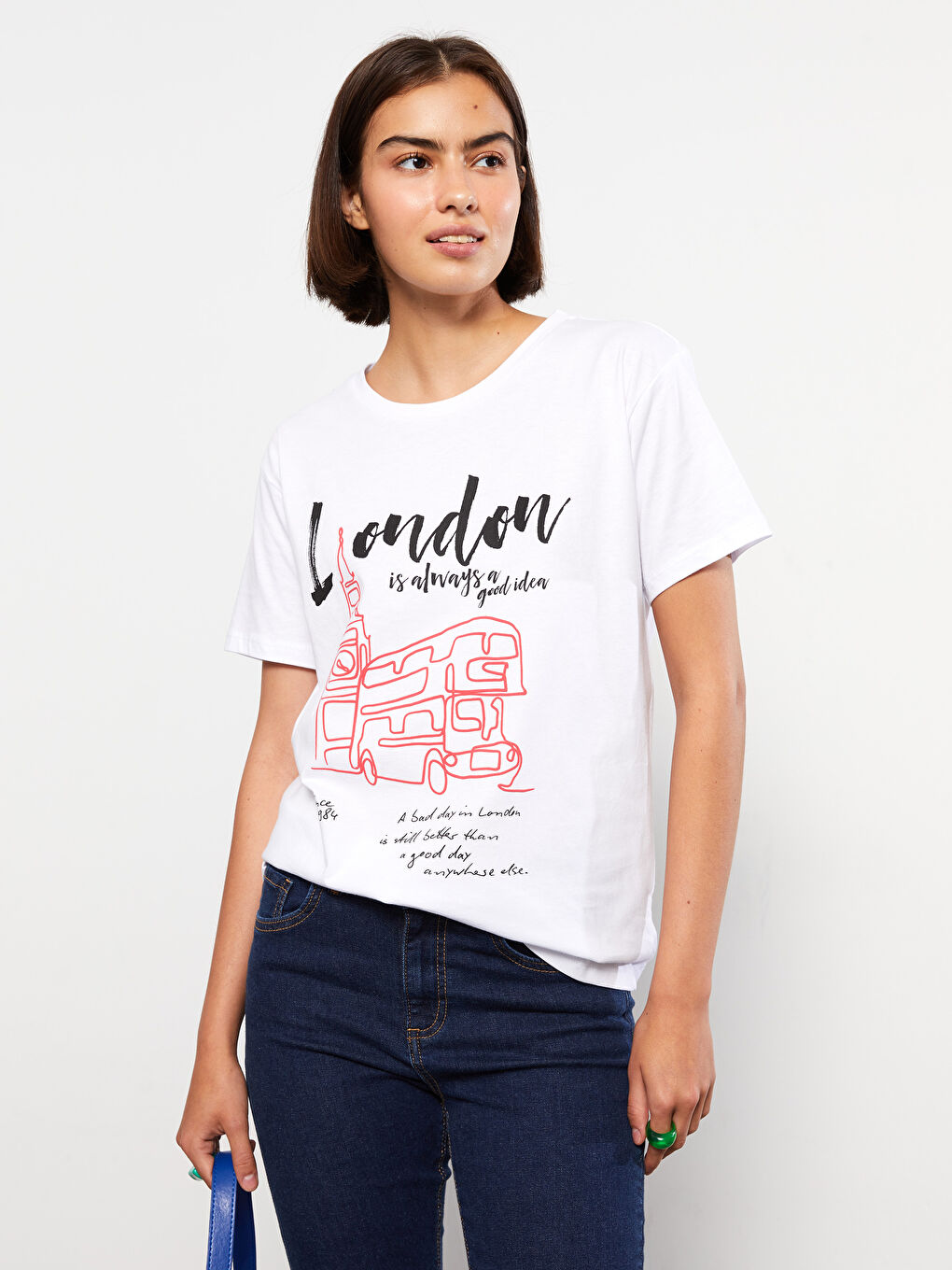 Beyaz Bisiklet Yaka Baskılı Kısa Kollu Pamuklu Kadın Tişört