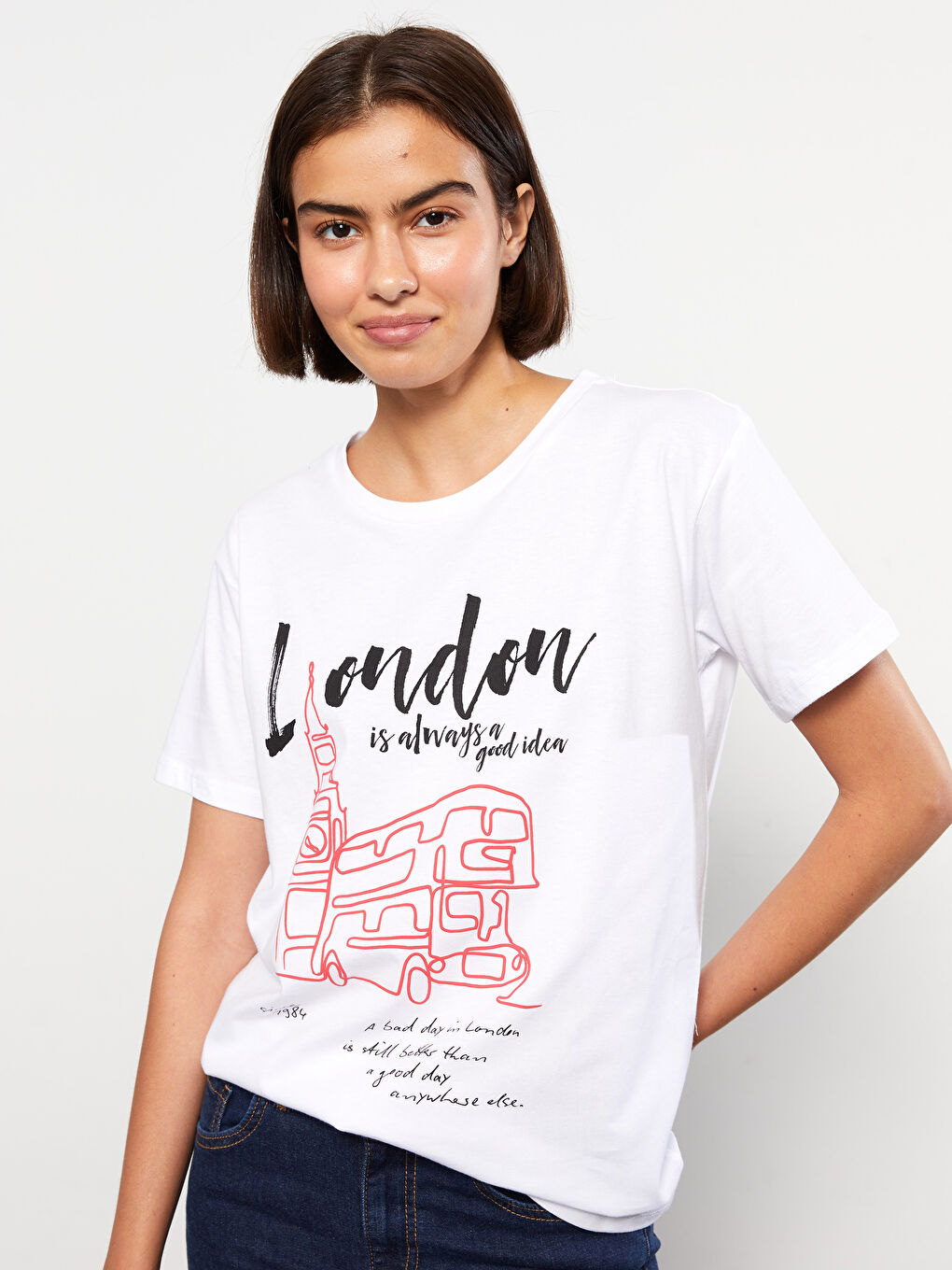 Beyaz Bisiklet Yaka Baskılı Kısa Kollu Pamuklu Kadın Tişört-1