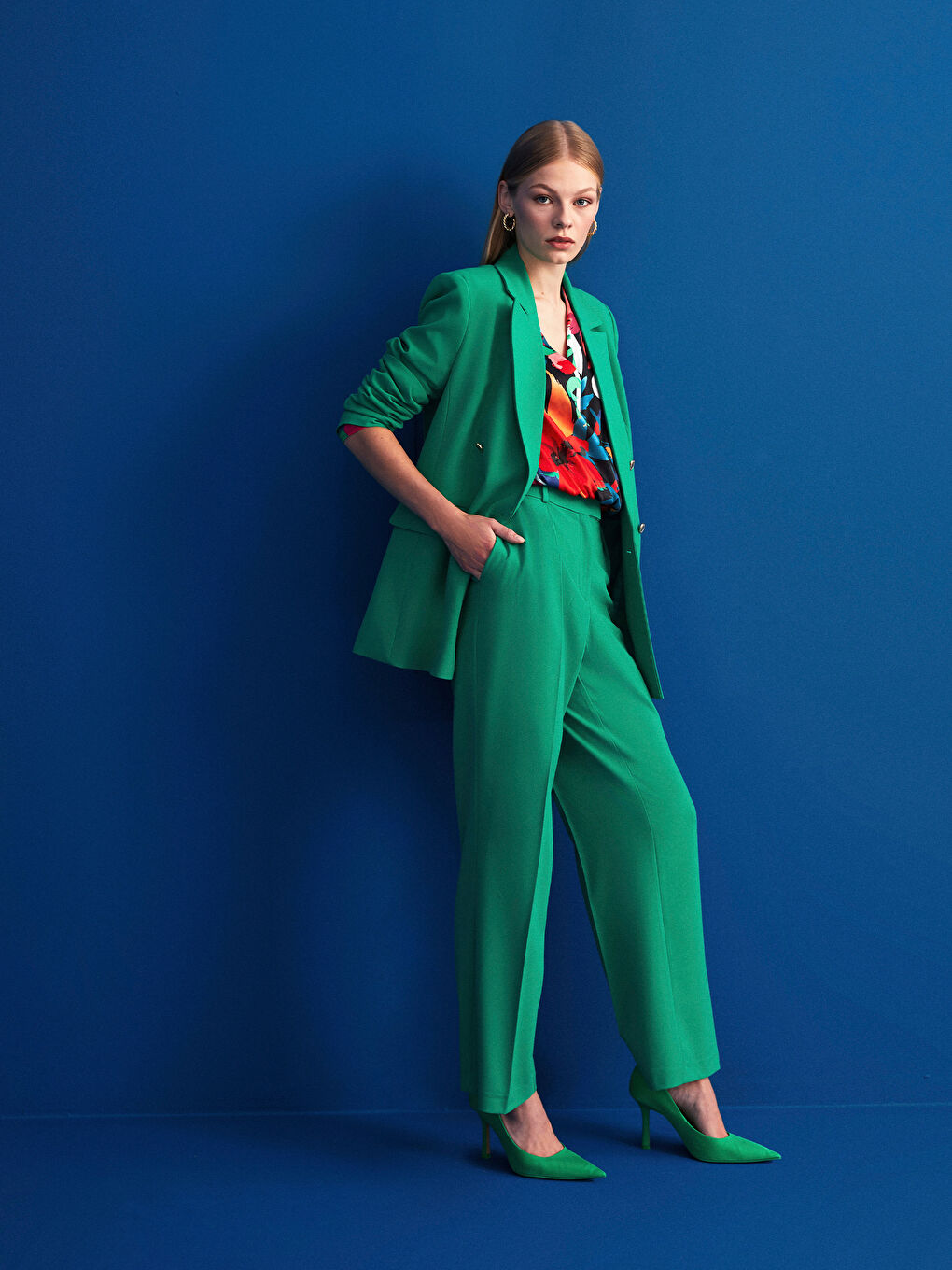 Kırmızı Kruvaze Yaka Desenli Uzun Kollu Saten Kadın Bluz-1