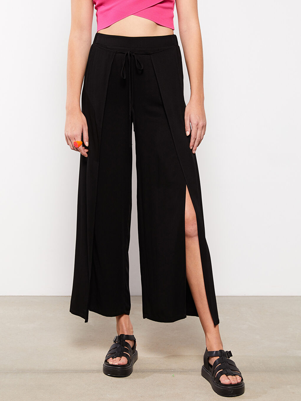 Siyah Beli Lastikli Rahat Kalıp Düz Viskon Kadın Pantolon-3