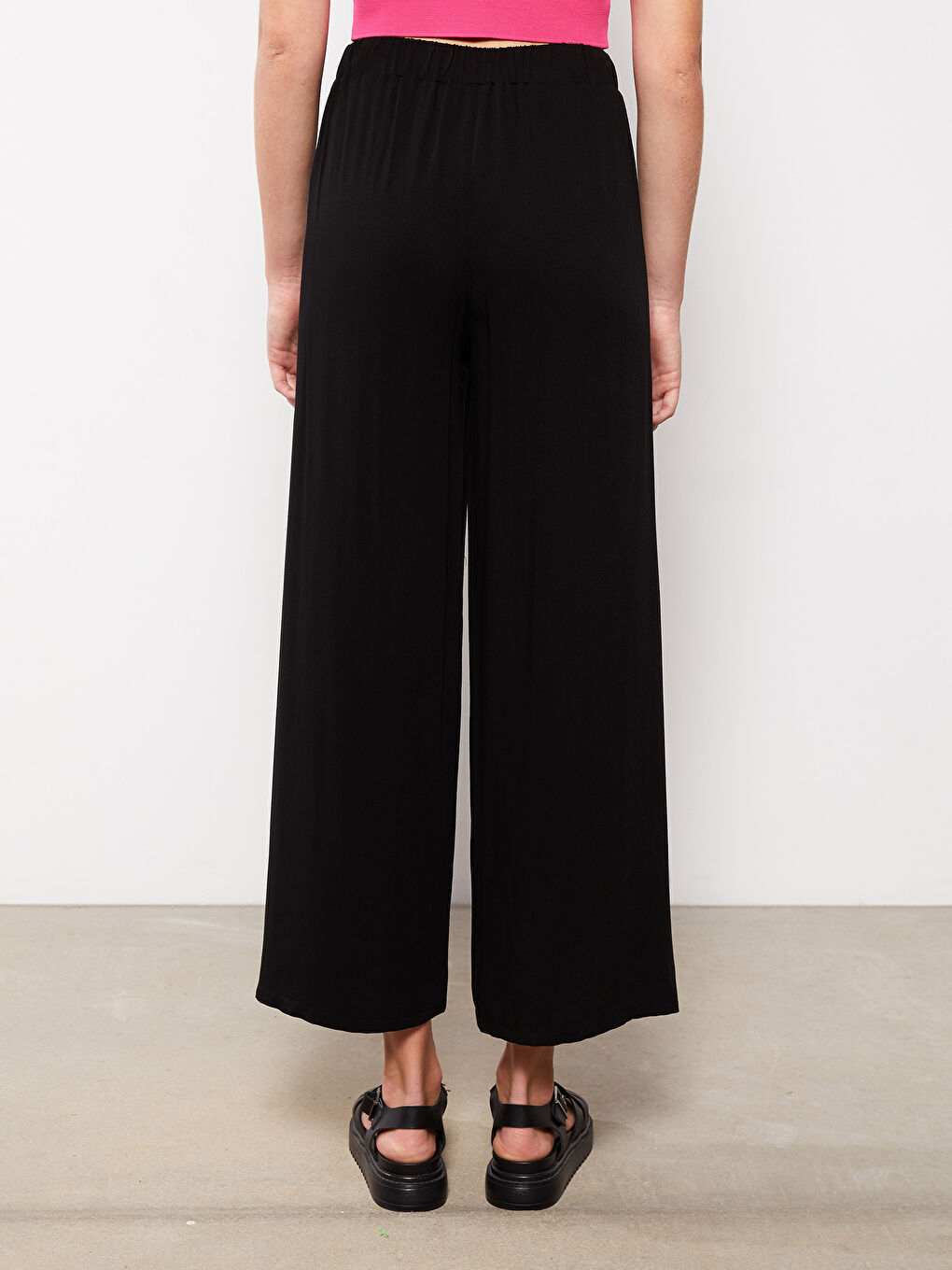 Siyah Beli Lastikli Rahat Kalıp Düz Viskon Kadın Pantolon-4