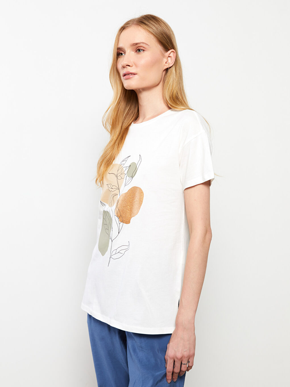 Ekru Bisiklet Yaka Baskılı Kısa Kollu Pamuklu Kadın Tişört-1