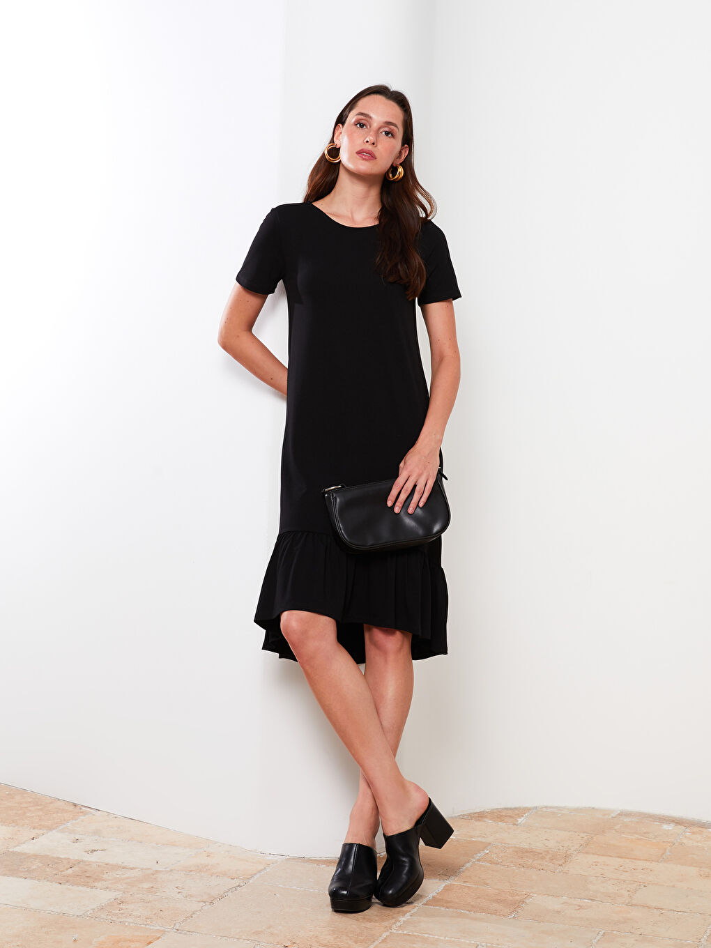 Siyah Bisiklet Yaka Düz Kısa Kollu Kadın Elbise