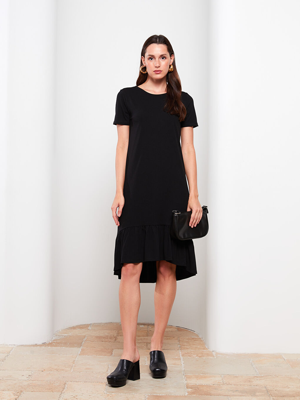 Siyah Bisiklet Yaka Düz Kısa Kollu Kadın Elbise-1