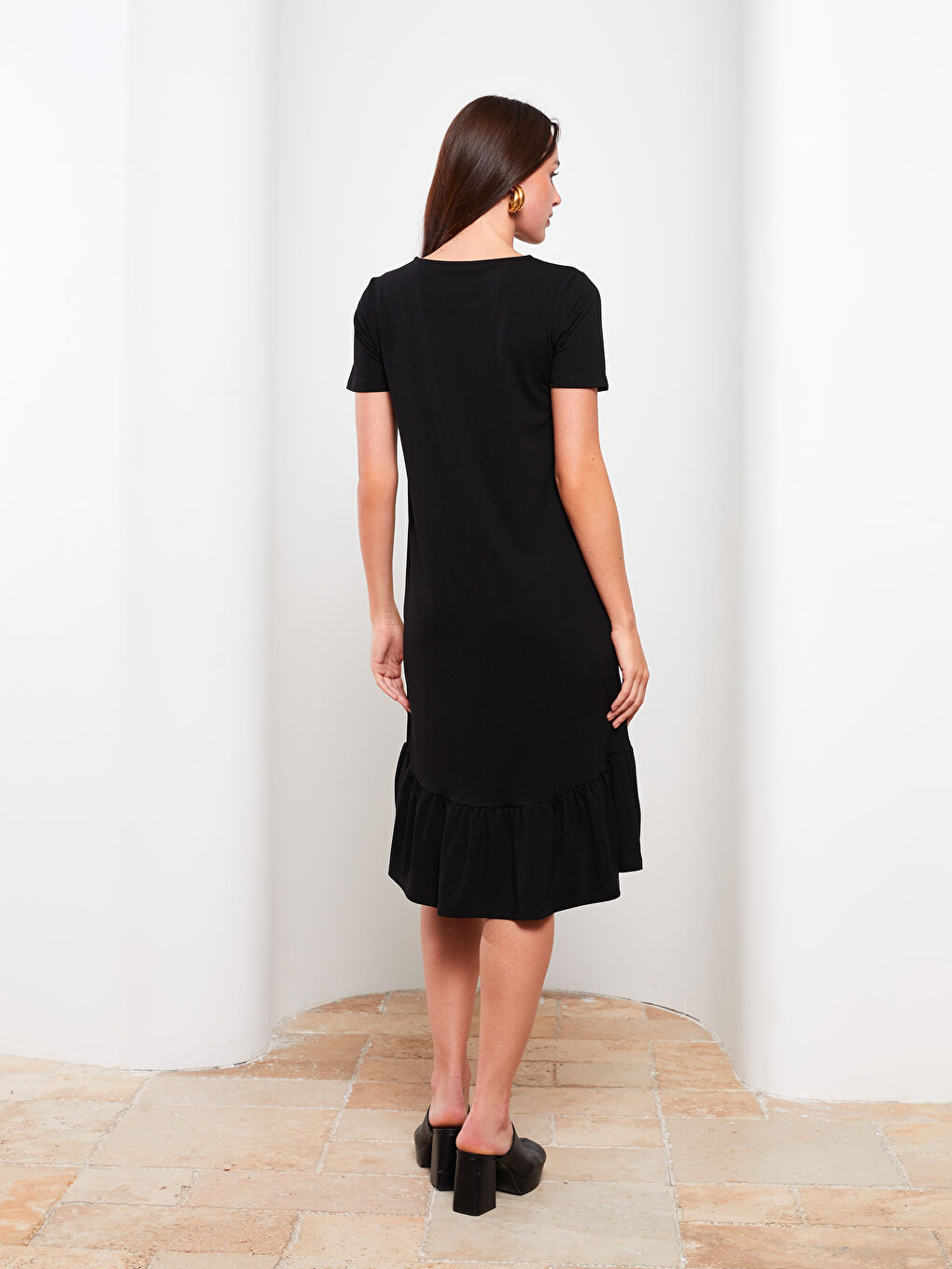 Siyah Bisiklet Yaka Düz Kısa Kollu Kadın Elbise-5