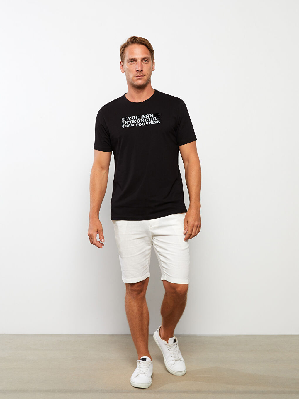 Siyah Bisiklet Yaka Baskılı Kısa Kollu Erkek Tişört-2