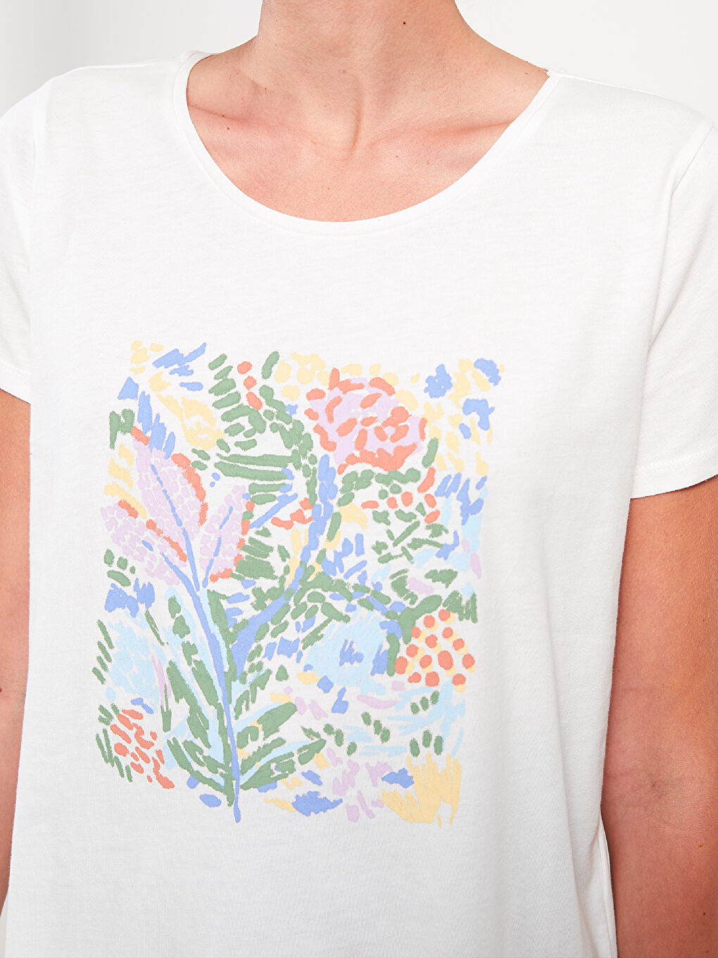 Ekru Bisiklet Yaka Baskılı Kısa Kollu Pamuklu Kadın Tişört-3